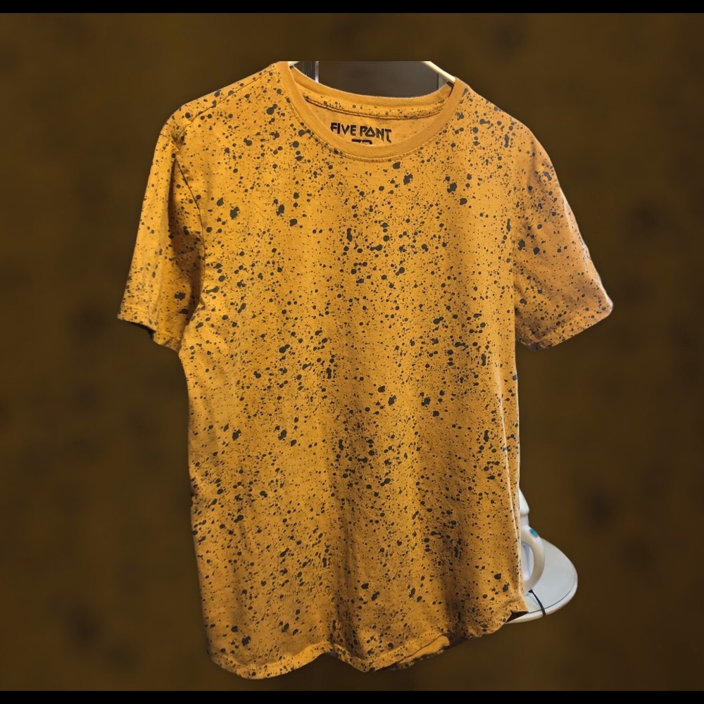 Men’s yellow splatter Tshirt. Size large
